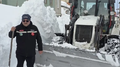 Bektaş Yaylası’nda kar kalınlığı evlerin çatısına ulaştı
