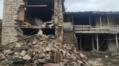 Tarsus'ta komşusunun evinin çöktüğünü söyleyen kişi o anda yıkılışı kaydetti