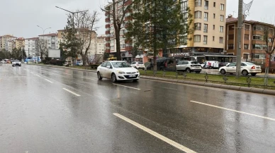 Eskişehir’de fırtına ve yağmur sürücüleri zorluyor