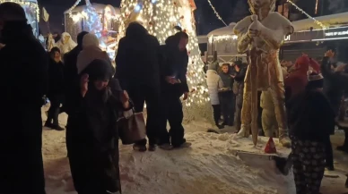 Uludağ'da yılbaşı kutlamasında yaşlı teyzenin dansı renkli görüntüler oluşturdu