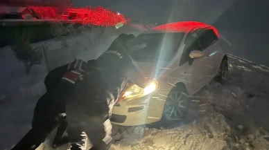 Adıyaman'da kar nedeniyle mahsur kalan vatandaşlar jandarma tarafından kurtarıldı