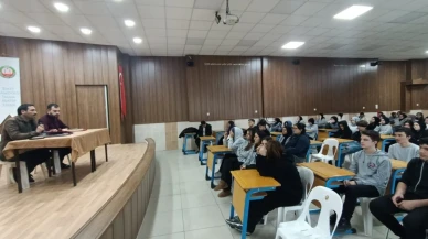 Kütahya'da Emet AİHL öğrencileri için kariyer söyleşisi düzenlendi