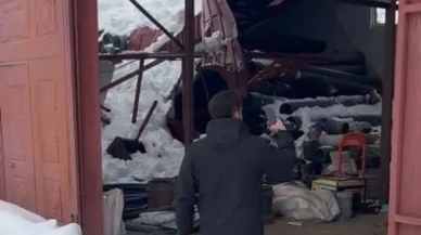 Derecik’te ahır çatısı karın ağırlığına dayanamayarak çöktü