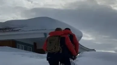 Tunceli’de AFAD ekipleri yoğun kar altında 4 saat yürüyerek aileye ulaştı
