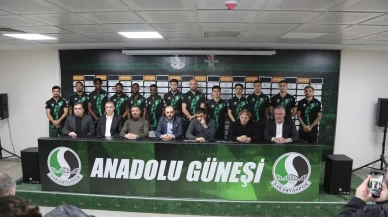 sakaryaspor transfer döneminin son gününde 13 yeni futbolcuyla sözleşme imzaladı