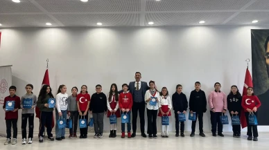 Manisa'da İstiklal Marşı güzel okuma yarışmasında Kula il birincisi oldu