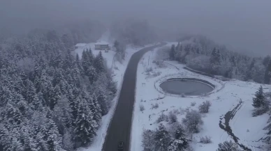 Karabük’te yüksek kesimlerde kar yağışıyla ormanlar beyaza büründü
