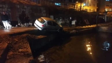 Sarıyer'de aynı yerde aynı şekilde ikinci kez araç mendirekte asılı kaldı