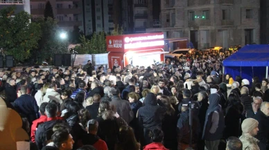 Adana'da Zeydan Karalar depremde hayatını kaybedenler için anma etkinliğine katıldı