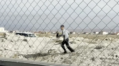 Aksaray'da plakasız motosiklet sürücüsü polisten kaçmaya çalışırken yakalandı