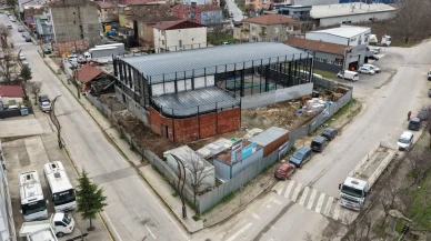 Başiskele'de Vezirçiftliği Kapalı Spor Salonu inşaatında çalışmalar devam ediyor