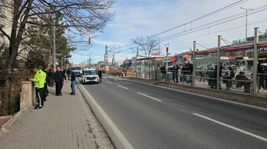 Kayseri'de SUV aracın refüjde bekleyen yayaların arasına girmesiyle 3 kişi yaralandı