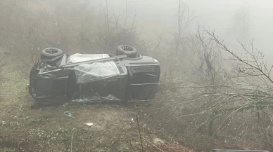 Bartın'da siste yoldan çıkan araç takla attı, 4 kişi yaralandı