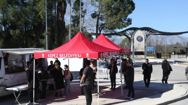 Kepez'de trafik kazasında hayatını kaybeden öğrenciler için lokma hayrı düzenlendi
