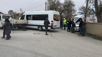 Konya'nın Ereğli ilçesinde okul servisi ile belediye aracı çarpıştı: 5 yaralı