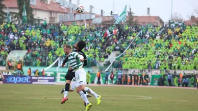 TFF 2. Lig'de Isparta 32 Spor ile Bursaspor 1-1 berabere kaldı