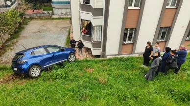 Kuşadası'nda fren yerine gaza basan araç sitenin bahçesine yuvarlandı