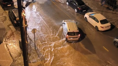 Muğla'da sağanak yağış sokakları su altında bıraktı