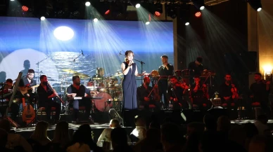 Türk müziğinin sevilen isimlerinden Derya Bedavacı Nevşehir'de sahne aldı