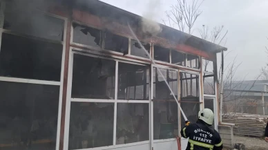 Burdur'da mobilya imalathanesinde çıkan yangın itfaiye ekipleri tarafından söndürüldü