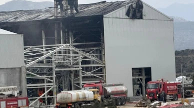 Milas'ta fabrika inşaatındaki yangın itfaiye ekipleri tarafından kontrol altına alındı