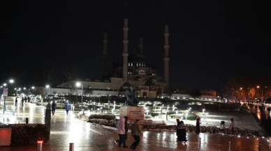 Edirne’de Berat Kandili dolayısıyla camilerde dualar edildi ve ilahiler okundu