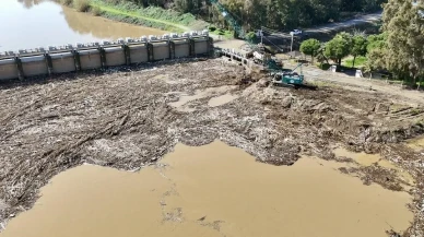 Büyük Menderes Nehri'ndeki rüsubat temizliği için Söke Regülatörü'nde çalışma başladı