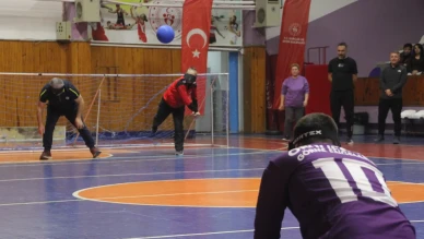 Ordu'da görme engelliler ile protokol arasında goalball farkındalık maçı oynandı