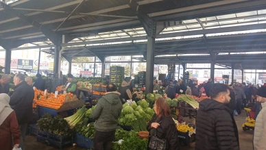 Kayseri’de semt pazarlarında salatalık fiyatları arttı