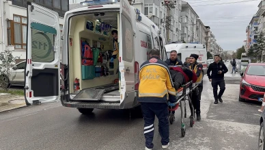 Edirne'de otomobil kazası güvenlik kamerasına yansıdı, 2 yaralı