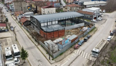 Başiskele'de Vezirçiftliği Kapalı Spor Salonu inşaatında çalışmalar devam ediyor