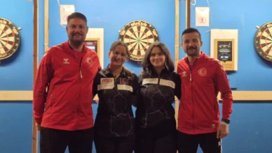 Denizlili dartçılar Hollanda’da çift kadınlar kategorisinde şampiyon oldu
