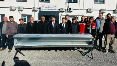 Adıyaman’ın Besni ilçesinde 84 yetiştiriciye otomatik yemlik dağıtıldı