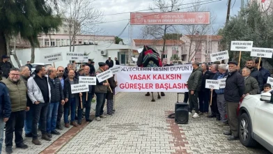 Aydın'da DEGÜF üyeleri deve güreşlerinin iptal edilmesini protesto etti