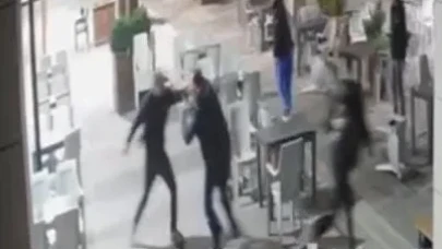 Bursa'da baba-oğul palayla 3 kişiyi yaraladı, dehşet anları kamerada