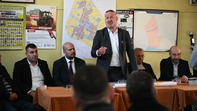 Karacabey'de kırsal mahallelerin geleceğini şekillendirecek yeni imar planları mahalle sakinleriyle paylaşılıyor