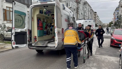 Edirne'de otomobil kazası güvenlik kamerasına yansıdı, 2 yaralı