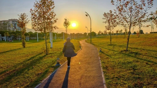 Manisa'da Güzelyurt Mahallesi sonbahar renkleriyle kartpostal manzarasına büründü