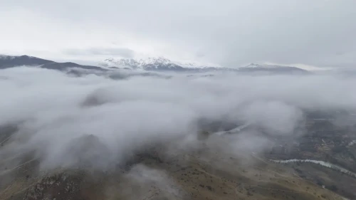 Erzincan'da Munzur Dağları sisle kaplanarak büyüleyici manzaralar oluşturdu