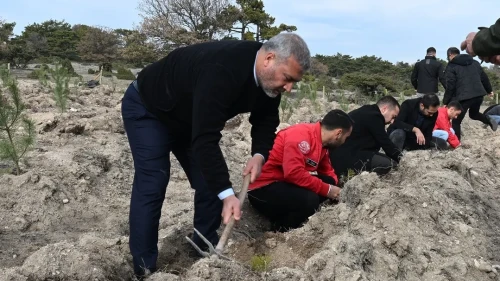 Eskişehir'de Anadolu Üniversitesi Teknofest Kulübü 200 fidan dikti