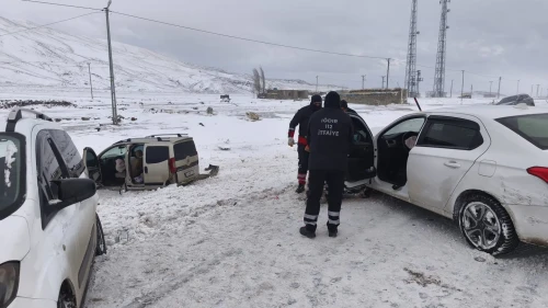 Iğdır–Doğubayazıt yolunda zincirleme kaza sonucu 3 kişi yaralandı