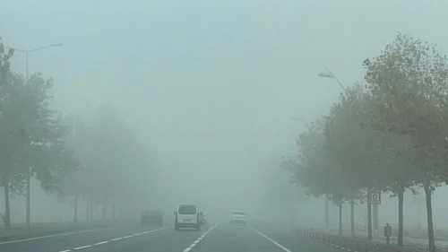 Di̇yarbakır'da sabah saatleri̇nde etki̇li̇ olan si̇s hayati olumsuz etki̇ledi̇