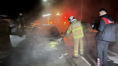Bartın'da park halindeki araçta yangın çıktı