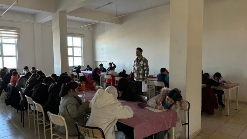 Muradiye’de okuma kültürünü yaygınlaştırmak için kitap okuma yarışması ödül töreni düzenlendi