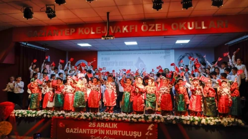 Gaziantep Kolej Vakfı'nda 25 Aralık coşkusu ve Antep savunması anıldı