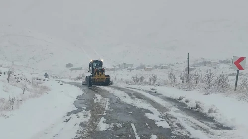 Battalgazi Belediyesi kar yağışına karşı hızlı müdahale çalışmalarını sürdürüyor