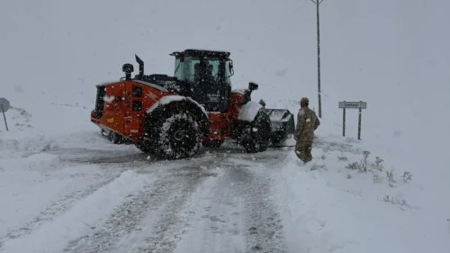 Ankara’da yoğun kar yağışı nedeniyle AFAD ve ilgili kurumlar 22 bin 813 personel