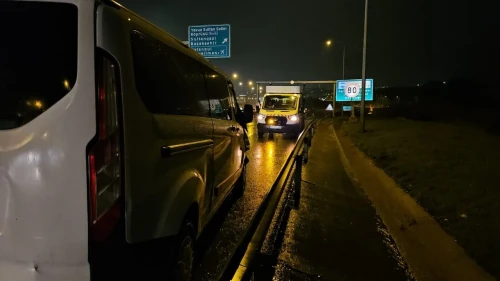 Eyüpsultan’da yağış nedeniyle 7 araç birbirine girdi ve 2 kişi yaralandı