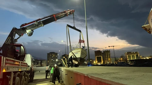 Hatay'da şiddetli fırtına nedeniyle 5 tekne ve 1 yat alabora oldu