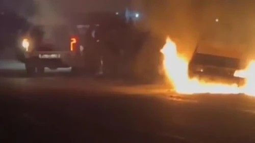 Şanlıurfa'da psikolojik sorunları olan bir kişi otomobilini ateşe verdi